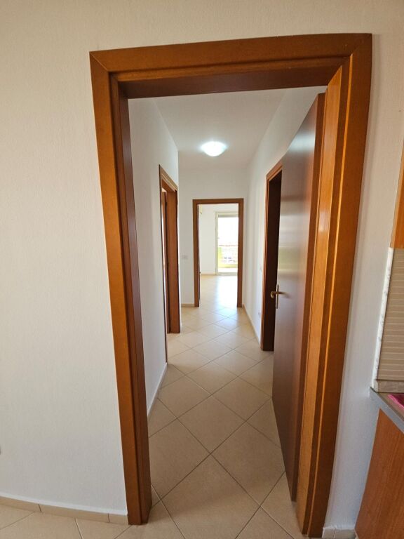 Jepet me qira apartament – Rruga e Elbasanit !
