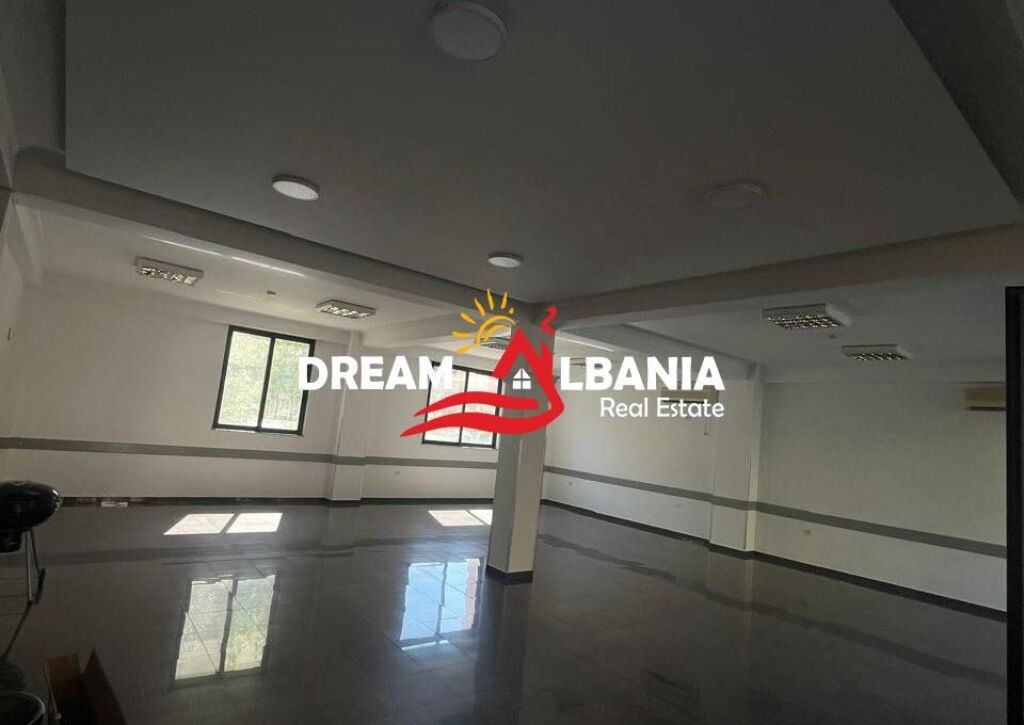 Jepet dy ambiente biznesi me qera  te oxhaku prane kompleksit ASL (ID 42711176 )