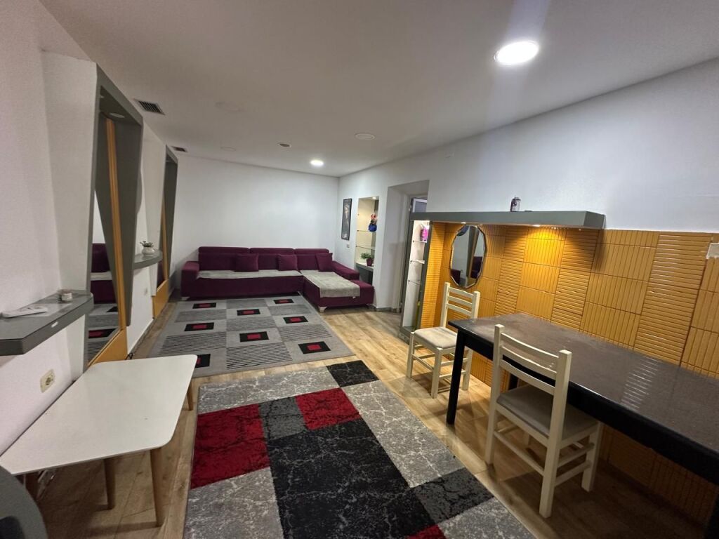 🏢Rruga e Elbasanit,prane Institutit te Higjenes jepet me qera apartament,1+1,i mobiluar.45,000Leke