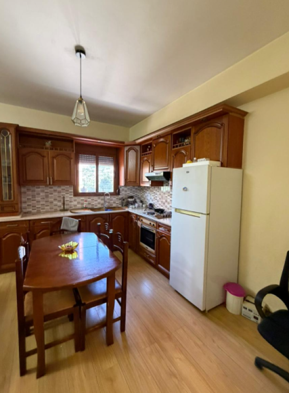 Jepet me Qira Apartament 3+1+2 në Astir