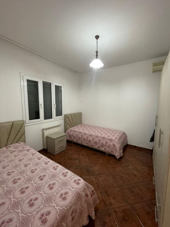 Villa su 3 piani 2+1+2 In Affitto sulla Spiaggia Ferroviaria, Durrës