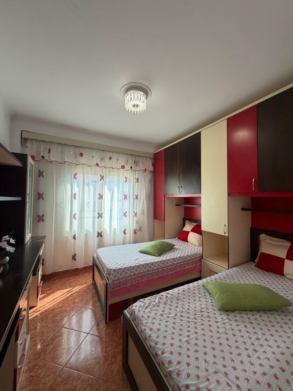 Jepet apartament 2+1 Me qera