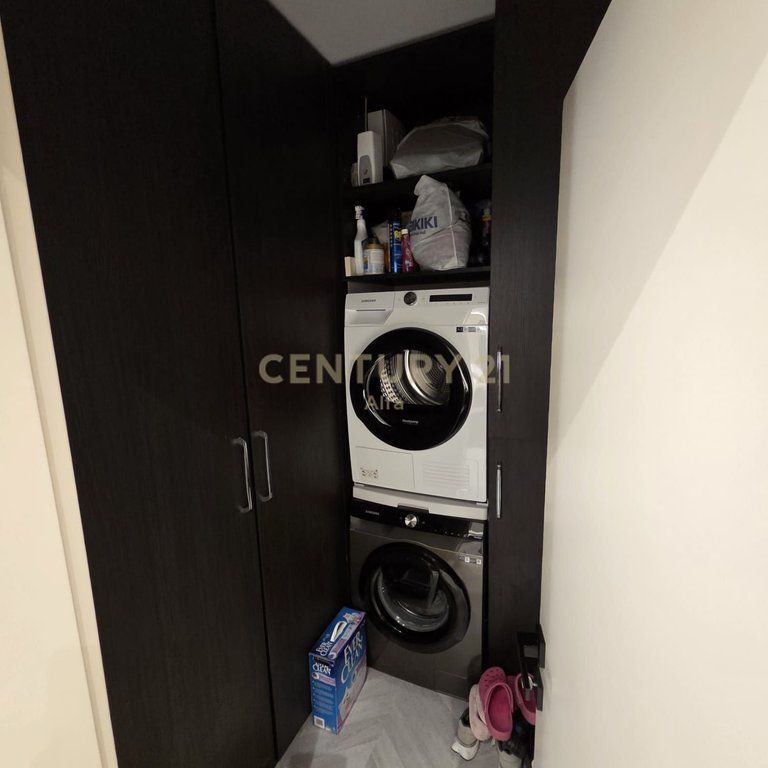 Shitet apartament luksoz 2+1+ 2 poste parkimi te perfshire te Liqeni i Thatë