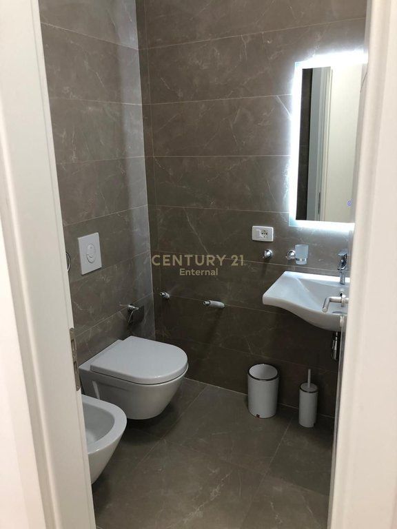 Apartament 2+1+2 Per Qira + Post Parkimi ne Park Gate