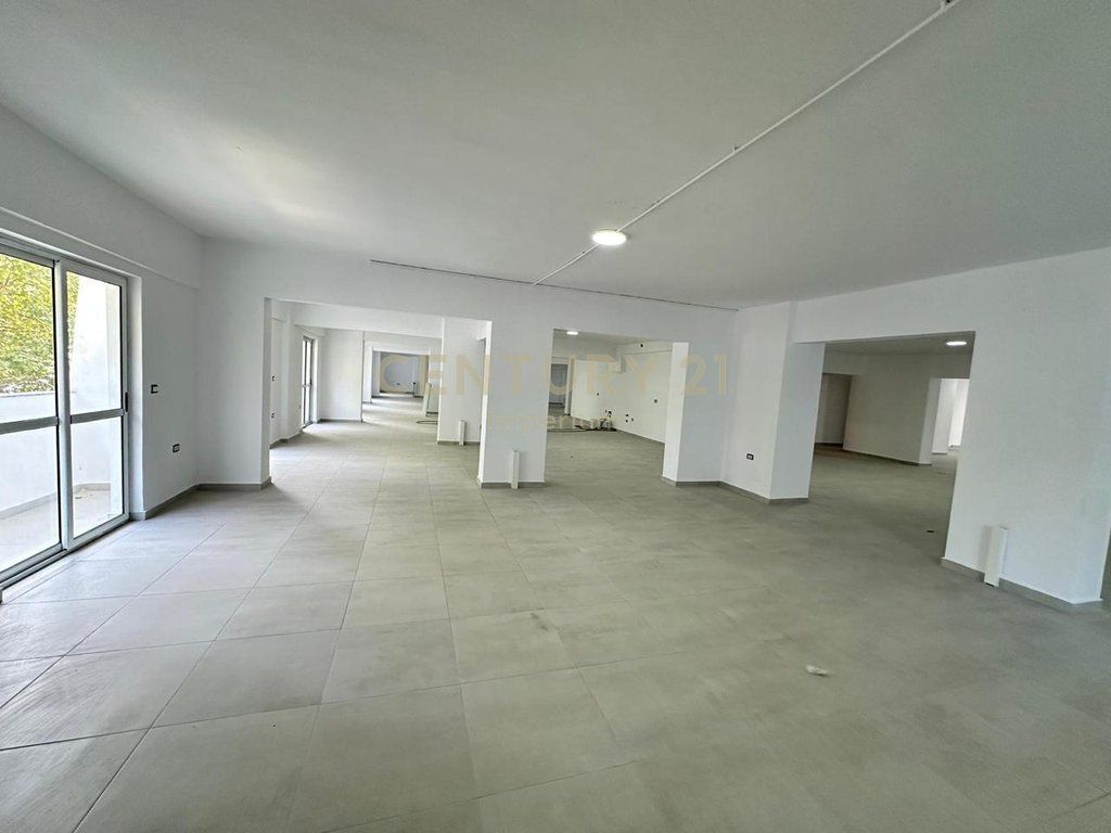 950 m² Commercial Space for Rent on Dritan Hoxha Street – Open Space!