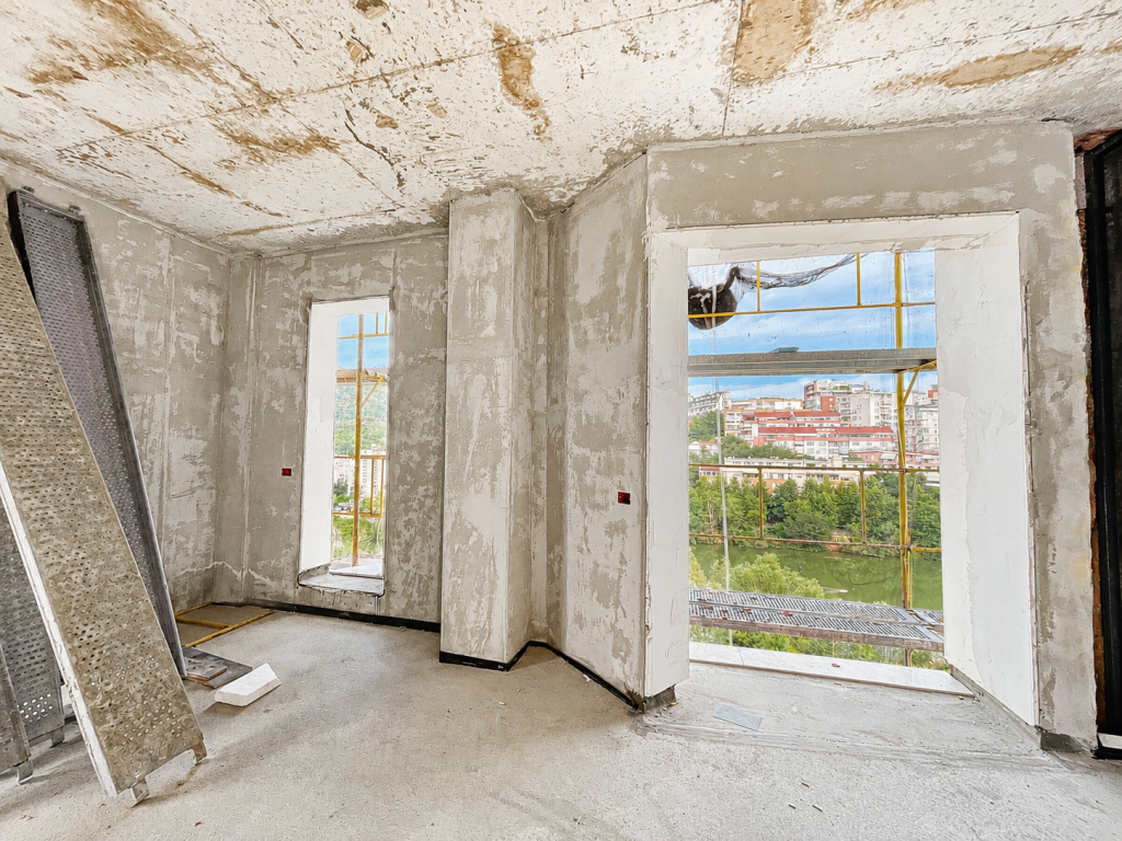 Shitet Penthouse tek Liqeni i Thate