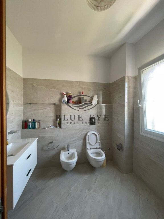 Villa su 3 piani 2+1+2 In Affitto a Spiaggia Ferroviaria, Durrës!
