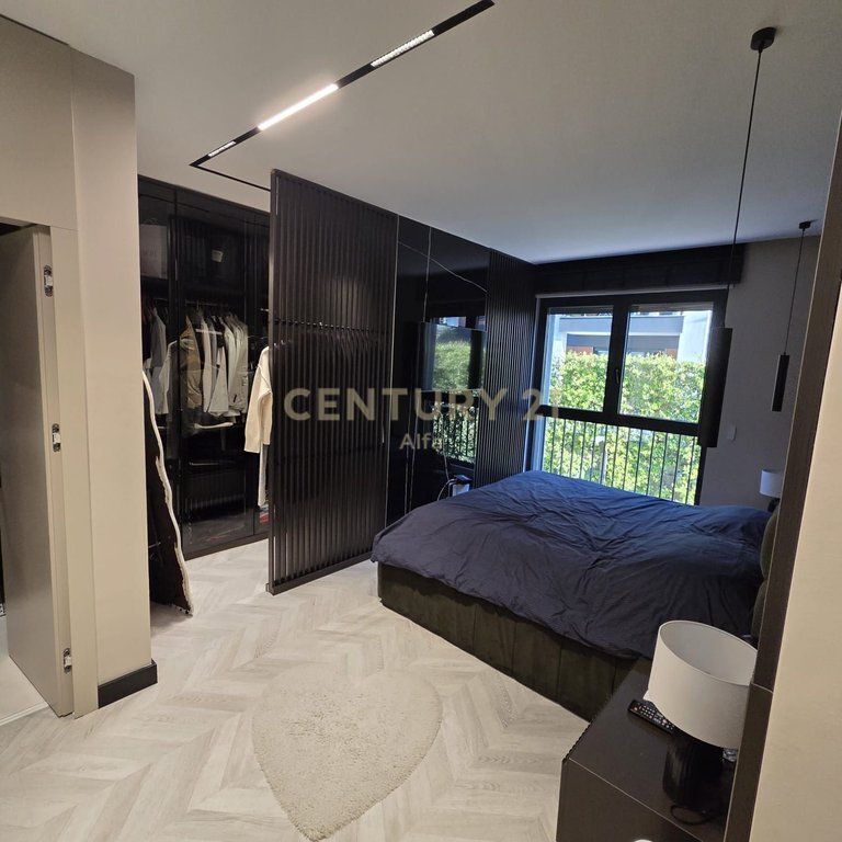 Shitet apartament luksoz 2+1+ 2 poste parkimi te perfshire te Liqeni i Thatë