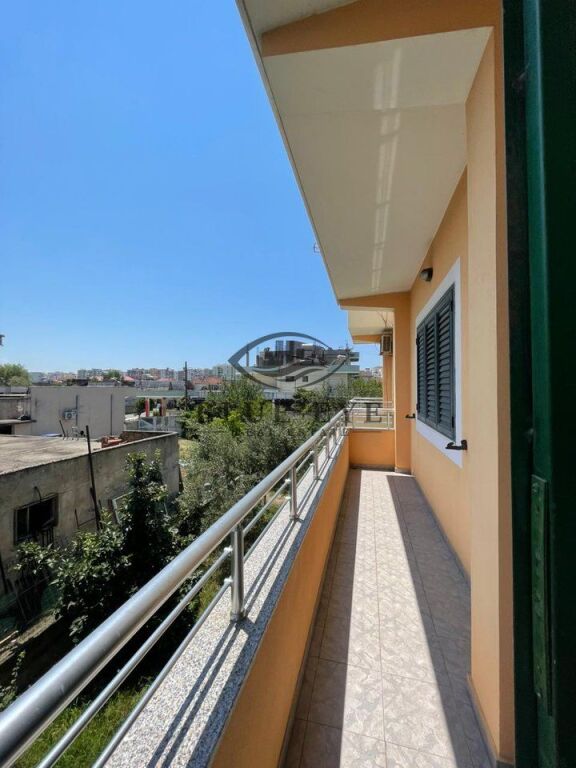 Villa su 3 piani 2+1+2 In Affitto a Spiaggia Ferroviaria, Durrës!