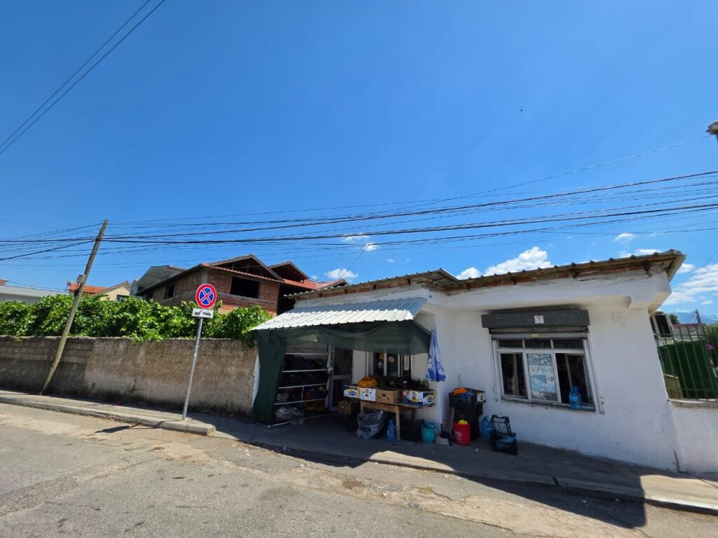 FOR SALE: Land (500m²) + Private House (341m²) 📍LAPRAKË – 200m Behind the Military Hospital | Direct Access to the Ring Road &amp; Highway 🛣️ 350,000€ ✨️