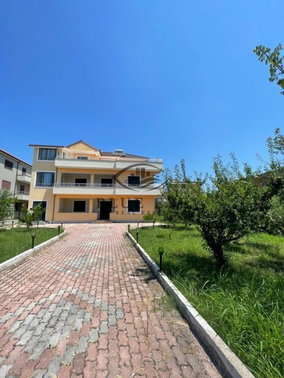 Villa su 3 piani 2+1+2 In Affitto a Spiaggia Ferroviaria, Durrës!