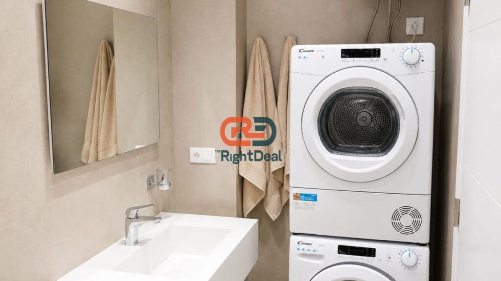 At Emerald Center, Apartment 3+1+2 for Rent, Fully Invested !!!