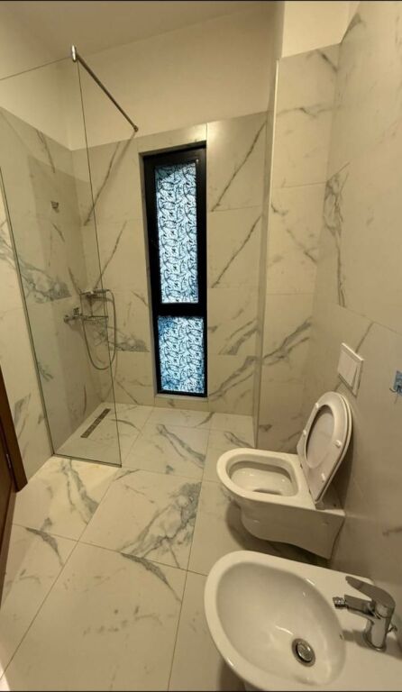 APARTAMENT 2+1+2 TUALETE. 70000 LEKE.FARMACIA 10