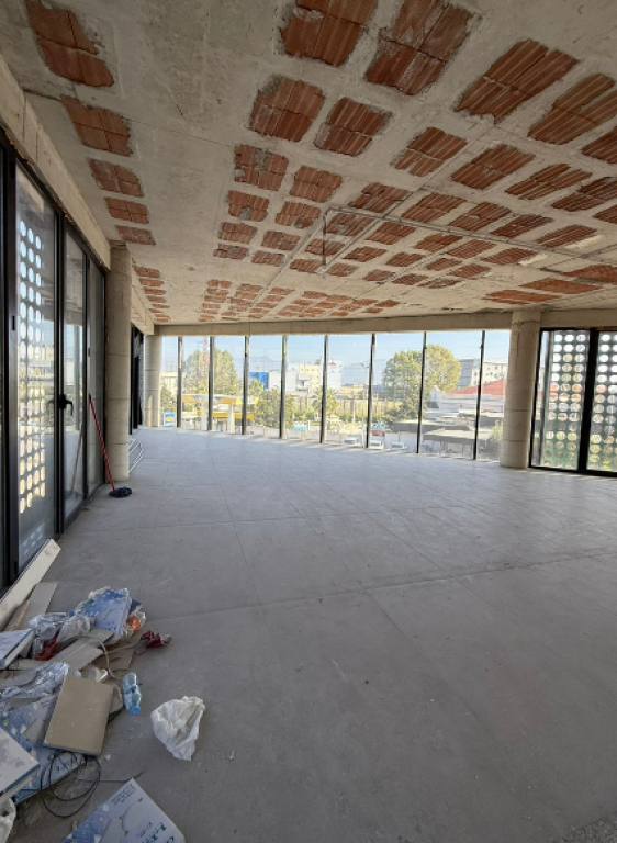 Business Building for Rent – Tirana–Durres Highway (Near Customs)
