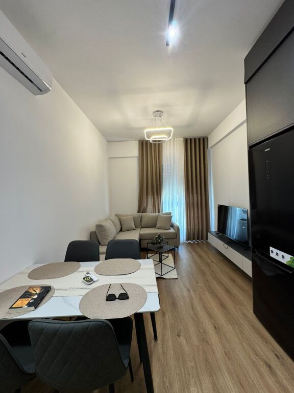 JEPET ME QERA, APARTAMENT 1+1,  FRESKU.(530581007-226)
