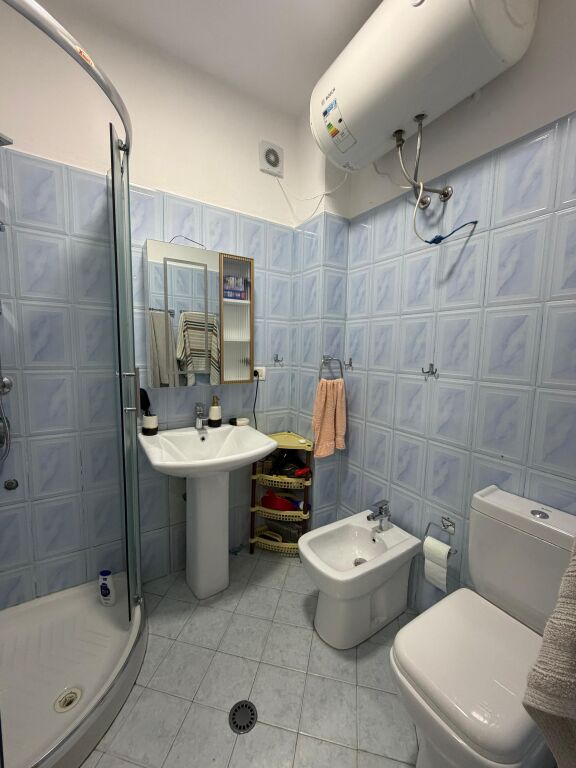 Jepet apartament 2+1 Me qera