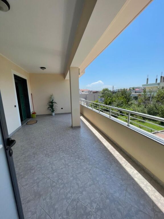 Villa su 3 piani 2+1+2 In Affitto sulla Spiaggia Ferroviaria, Durrës