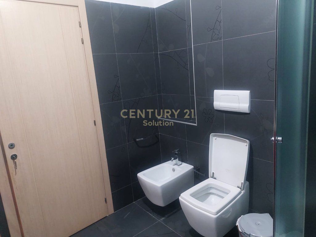 JEPET ME QIRA APARTAMENT 2+1, YZBERISHT 470 € /Muaj