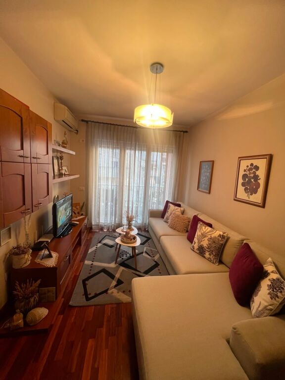 Jepet me qira apartament 1+1