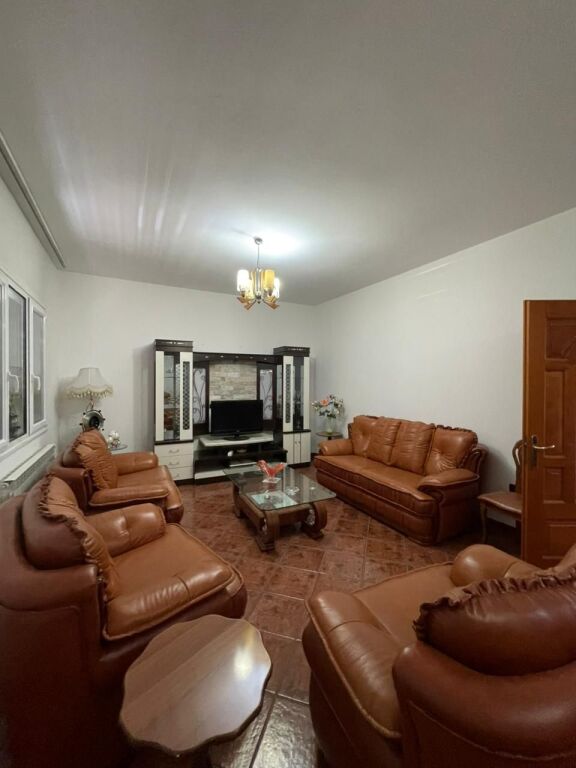 Villa su 3 piani 2+1+2 In Affitto sulla Spiaggia Ferroviaria, Durrës