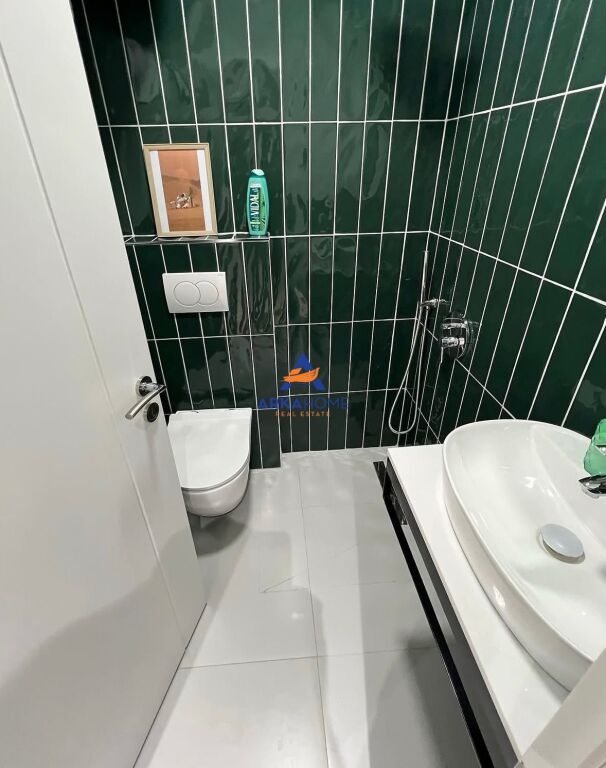 VENDESI APPARTAMENTO 3+1+BALCONE (DIVISO IN DUE APPARTAMENTI 1+1)+BALCONE "VIA FORTUZI" 250.00 EURO