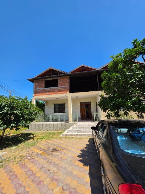 FOR SALE: Land (500m²) + Private House (341m²) 📍LAPRAKË – 200m Behind the Military Hospital | Direct Access to the Ring Road &amp; Highway 🛣️ 350,000€ ✨️
