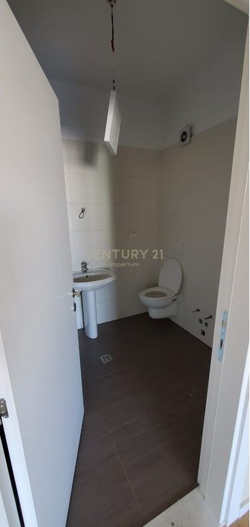 Office Apartment for Rent in the Commune of Paris – 4 Work Spaces!