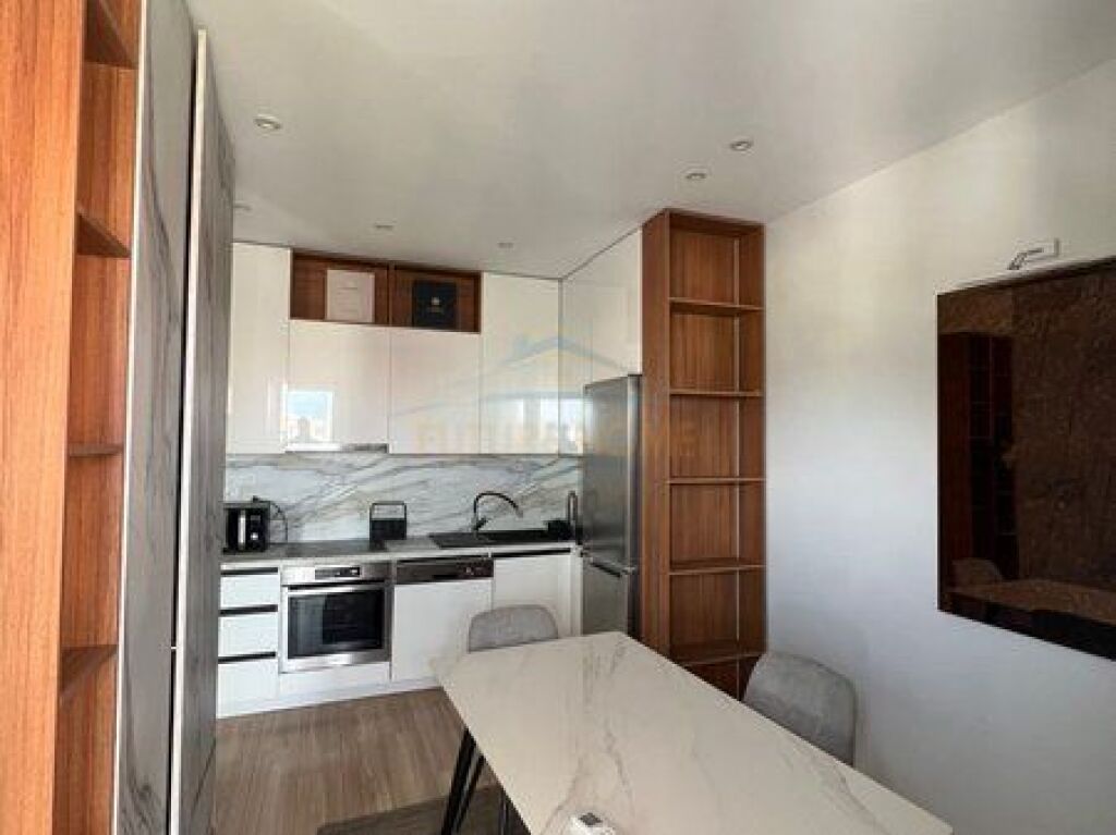 For sale, Apartment 2+1+2+ Storage, Bill Klinton Street, Tirana