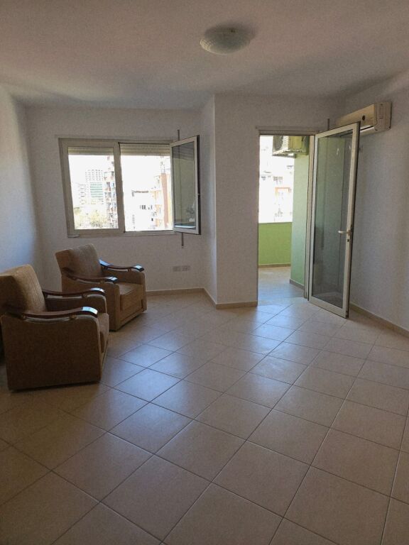 Jepet me qira apartament – Rruga e Elbasanit !