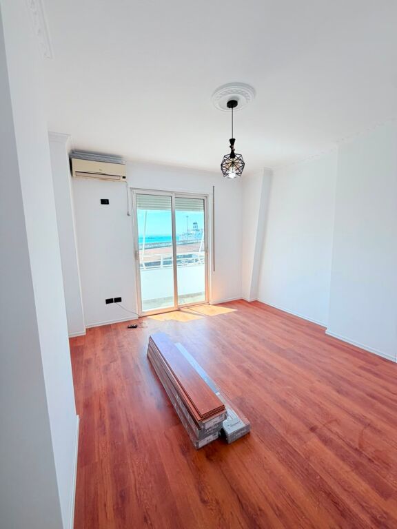 SHITET APARTAMENT 3+1+2 RRUGA E RE E PORTIT, DURRES