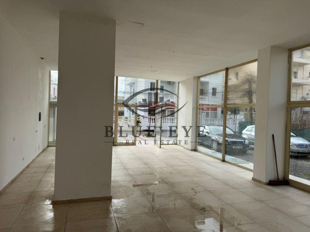 Locale commerciale 1+1 in affitto a Plazh Hekurudha, Durrës!