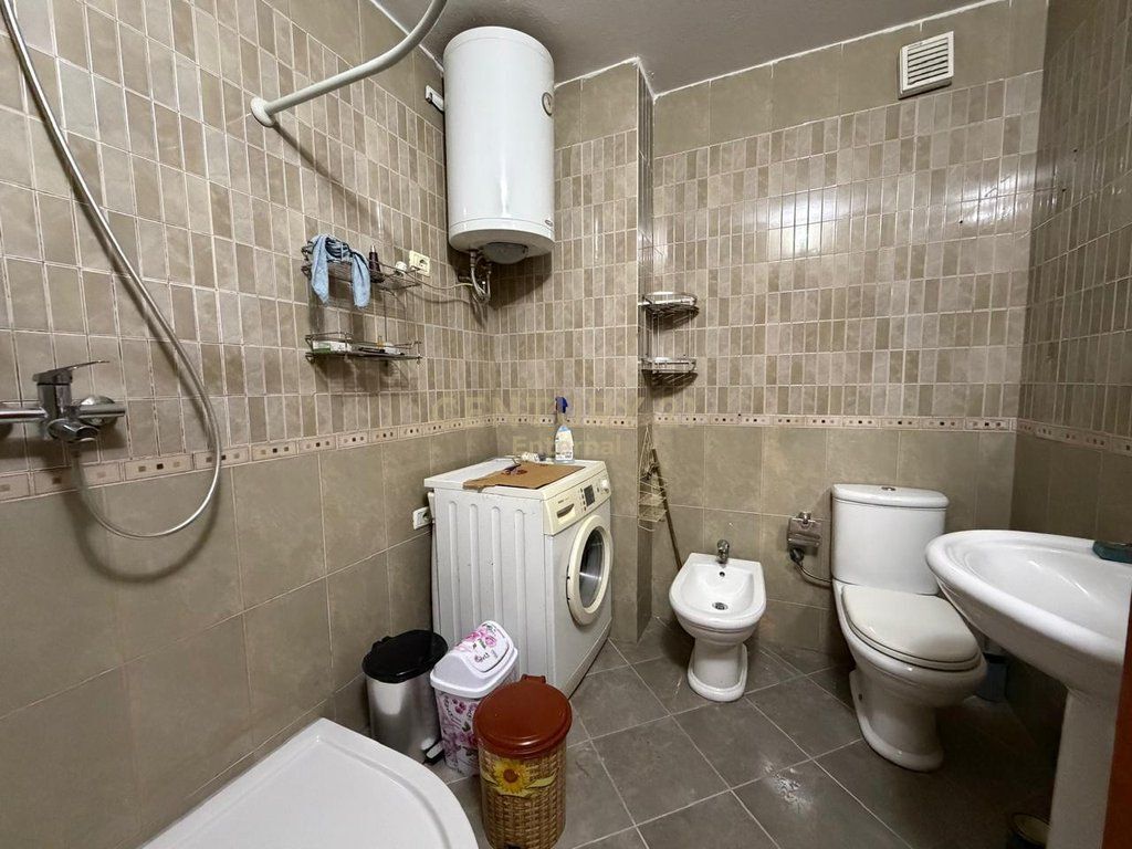 Apartment 1+1 For Rent at Komuna e Parisit