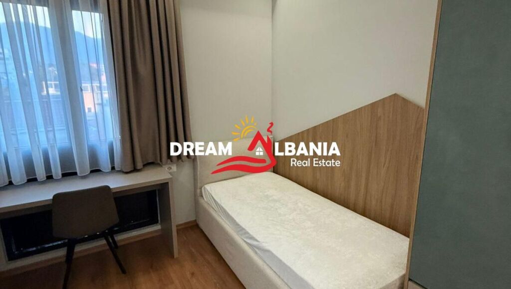 Jepet Apartament 2+1+2 me qera Tek Kompleks Arlis, Farmacia 10 (42215598)