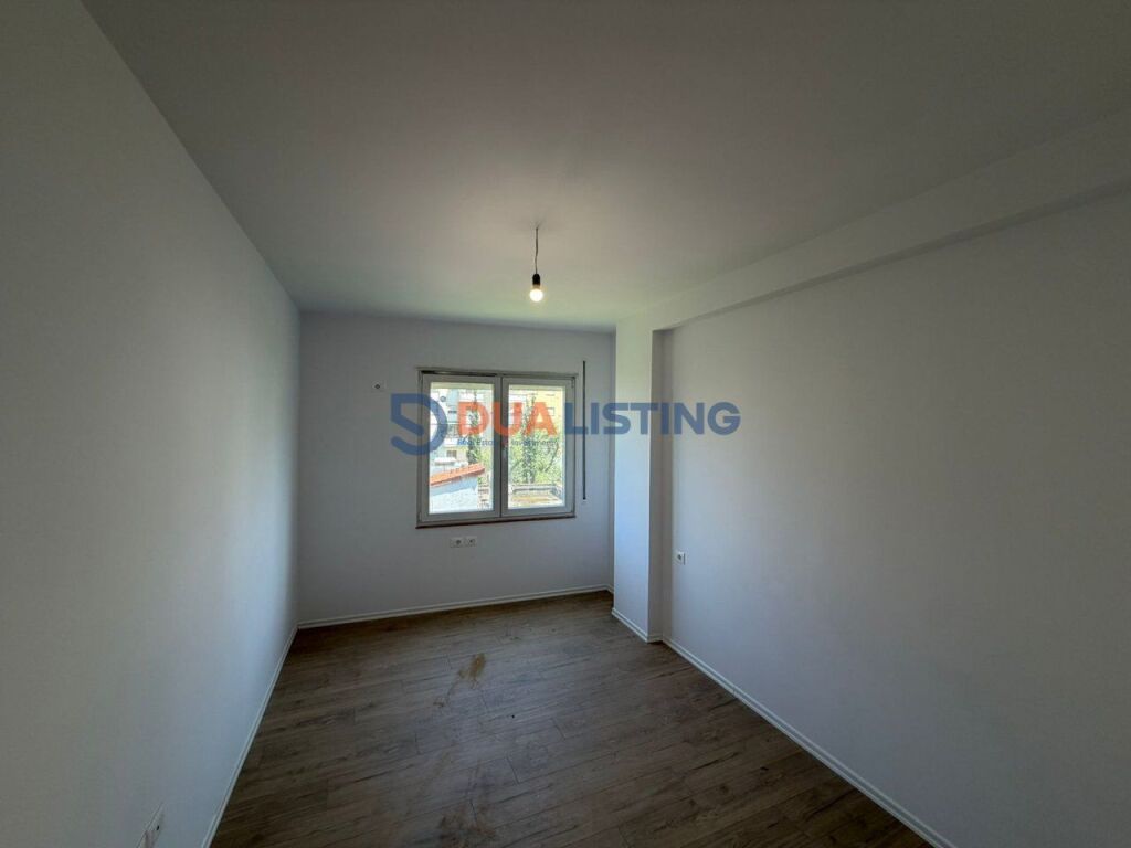 Shitet, apartament 2+1+2 tek Kodra e Priftit!