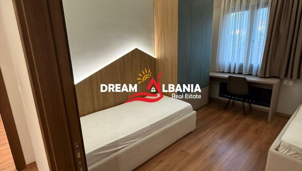 Jepet Apartament 2+1+2 me qera Tek Kompleks Arlis, Farmacia 10 (42215598)