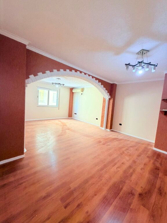 SHITET APARTAMENT 3+1+2 RRUGA E RE E PORTIT, DURRES