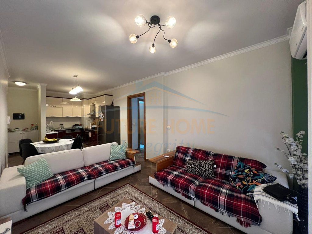 In vendita, Appartamento 2+1+2+Veranda, Lago Secco, Tirana.