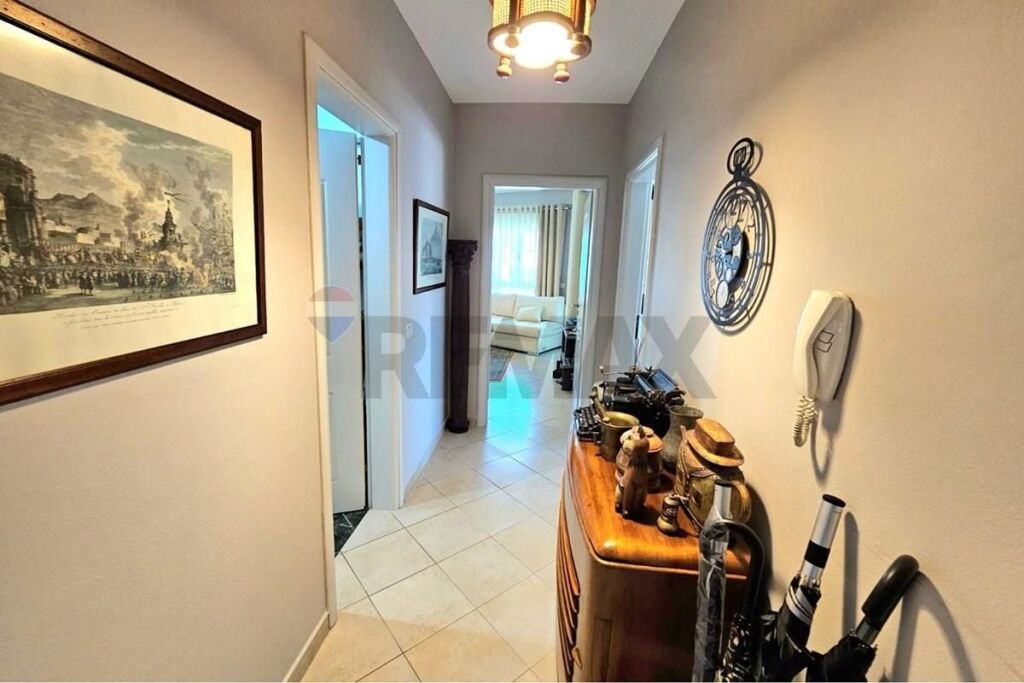 Shitet Apartament 2+1 te Rruga e Kavajës