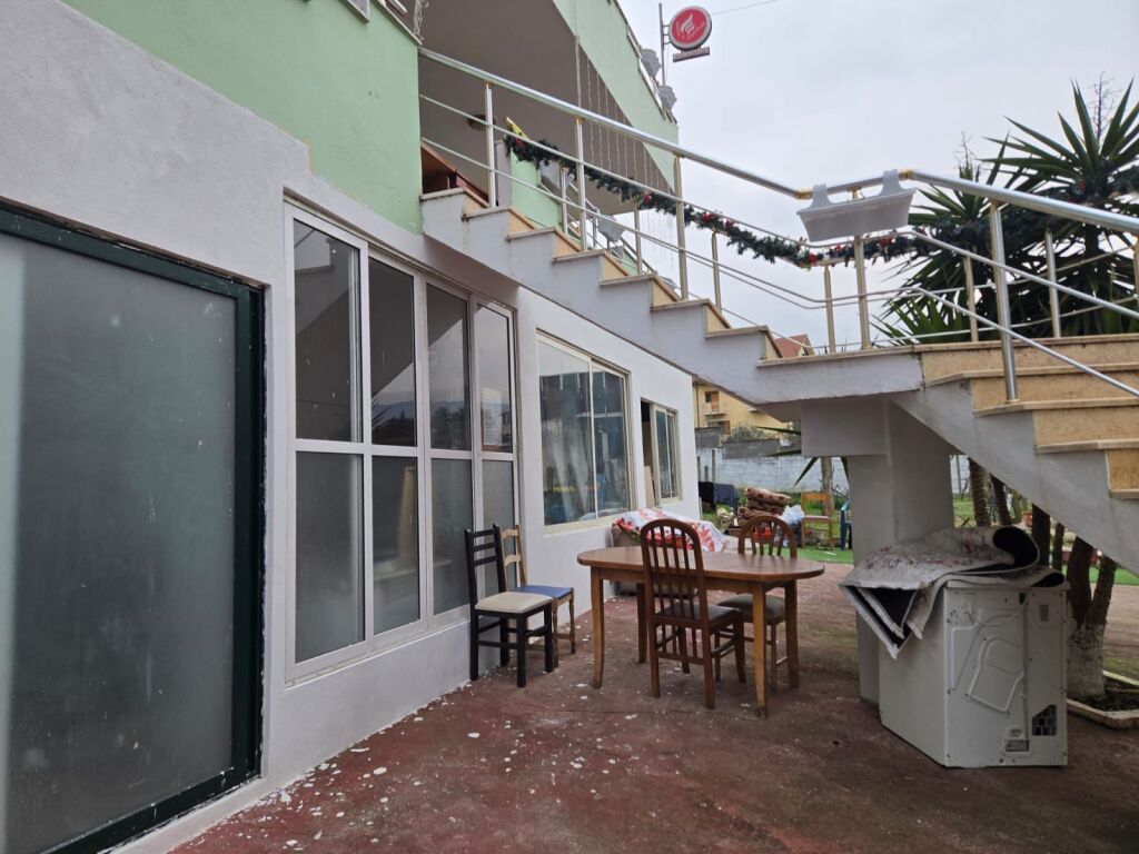 3 floor villa for rent Old Sauk