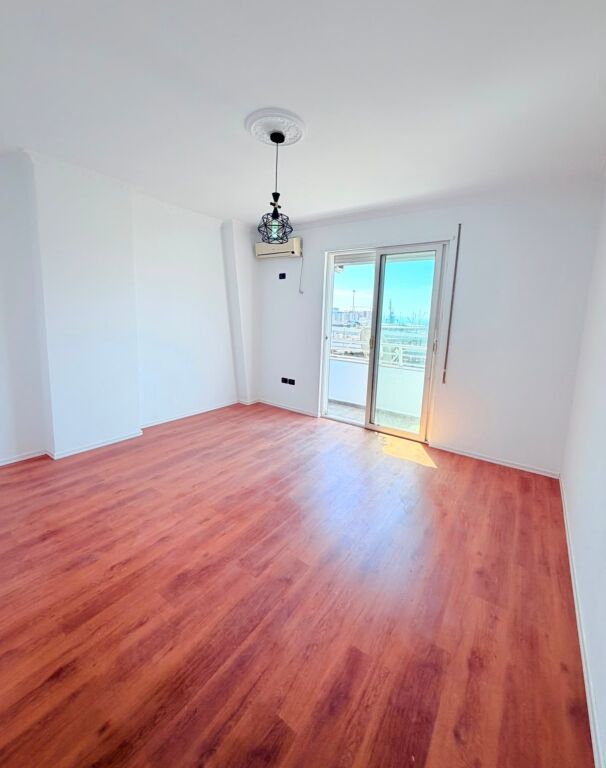 SHITET APARTAMENT 3+1+2 RRUGA E RE E PORTIT, DURRES