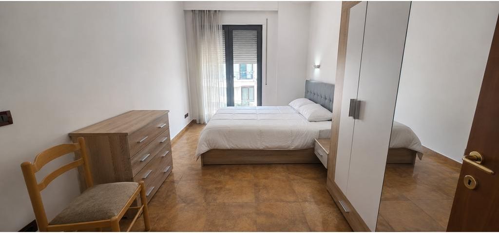 AFFITTASI APPARTAMENTO 2+1+2 VICINO ALLA GUARDIA DELLA REPUBBLICA – POSIZIONE ELITARIA A TIRANA! 1.200 € /Mese