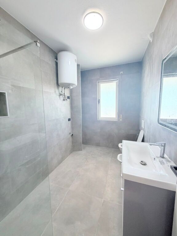 SHITET APARTAMENT 3+1+2 RRUGA E RE E PORTIT, DURRES