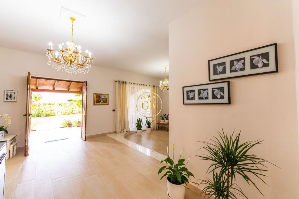 🏢✨ 3-STORY VILLA FOR SALE IN SHIJAK AREA ✨🏢
