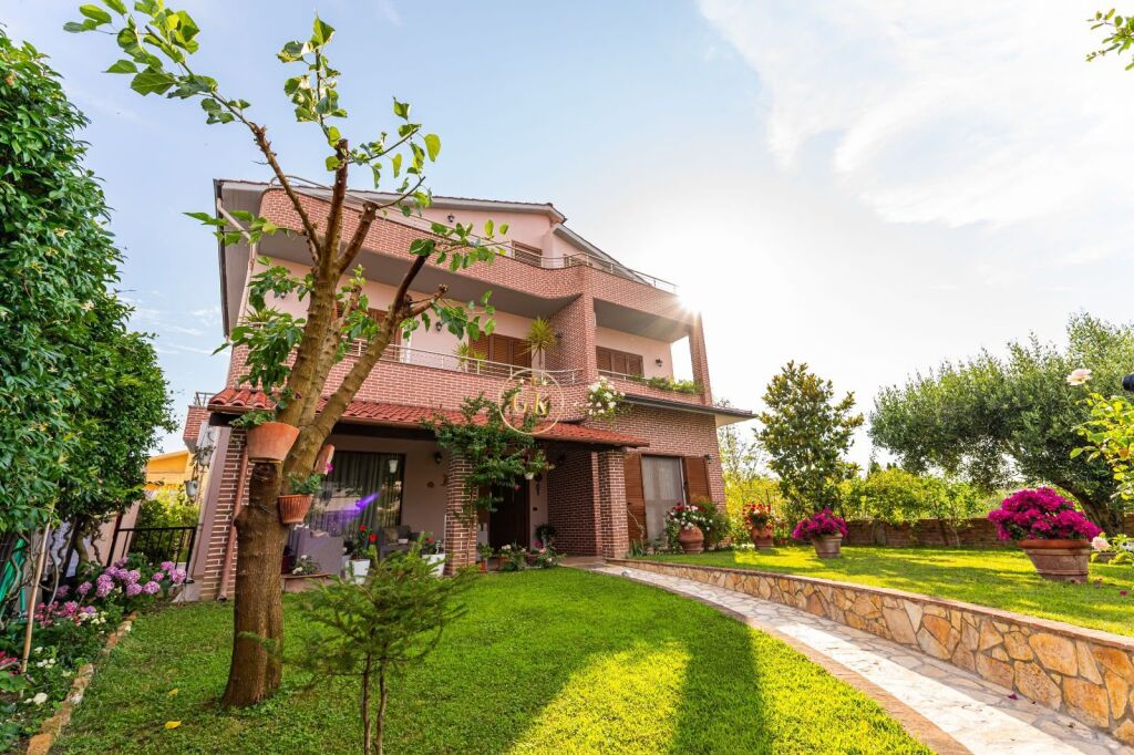 🏢✨ 3-STORY VILLA FOR SALE IN SHIJAK AREA ✨🏢