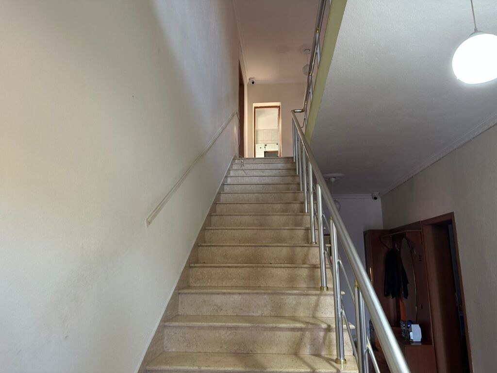 3 floor villa for rent Old Sauk