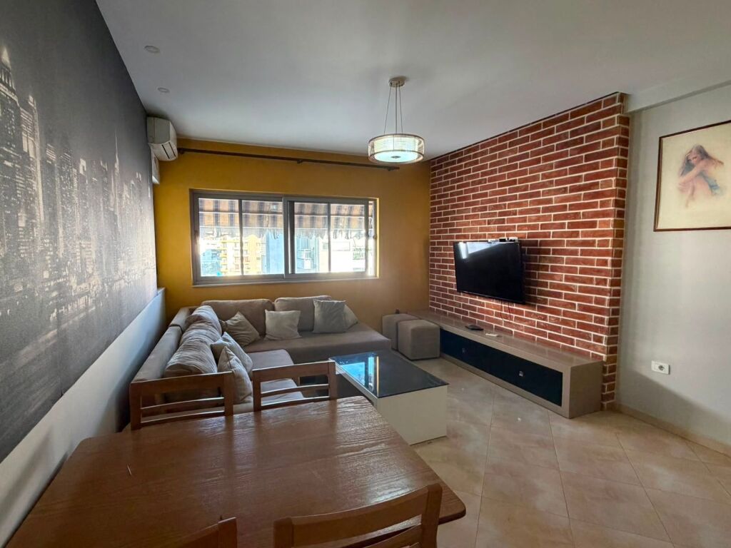 Apartament 1+1 afer vila L per 400€