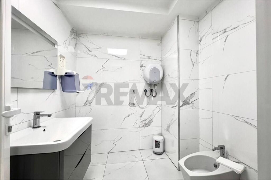 Ufficio in affitto in Via Elbasan!