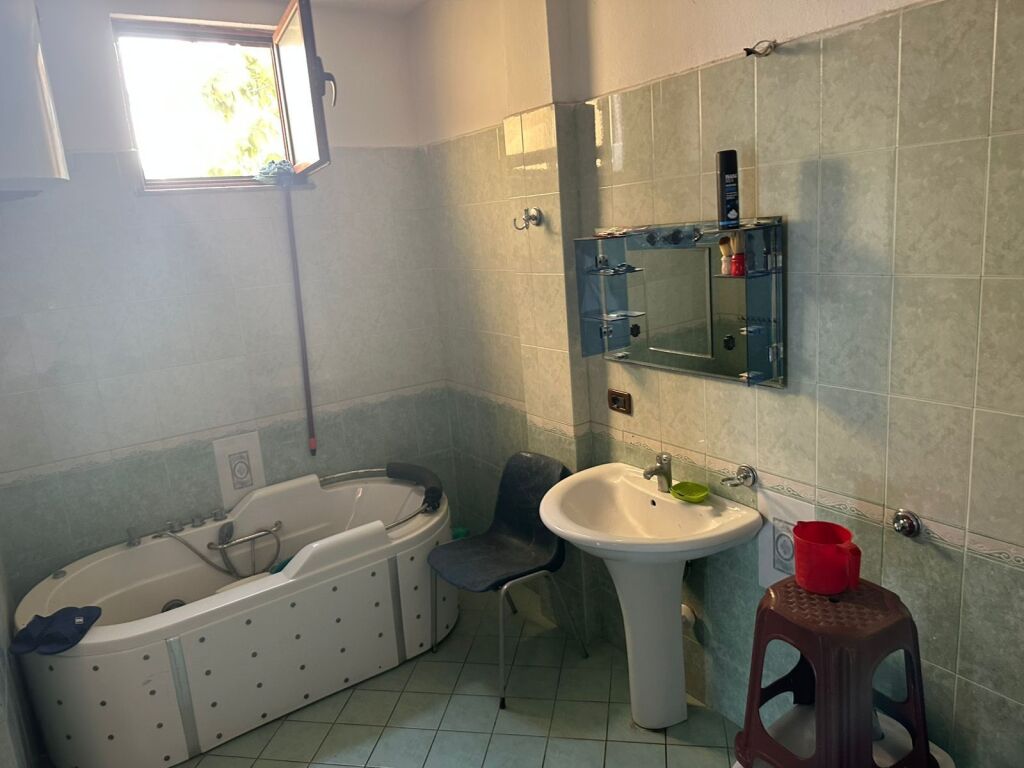 3 floor villa for rent Old Sauk