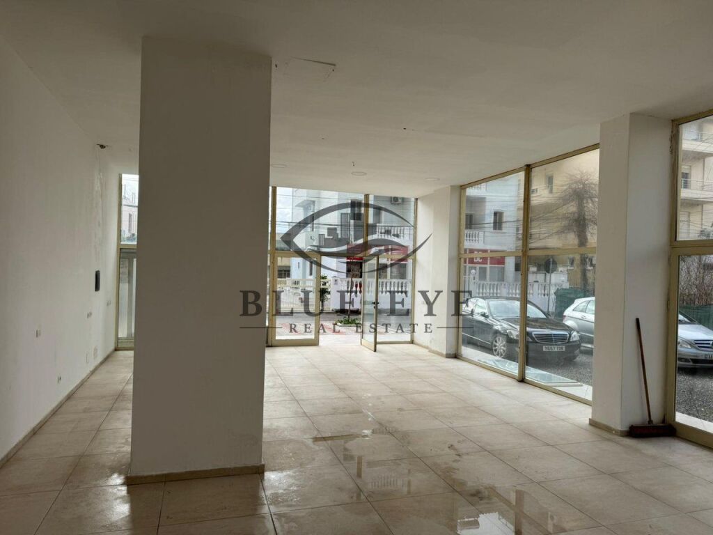 Locale commerciale 1+1 in affitto a Plazh Hekurudha, Durrës!