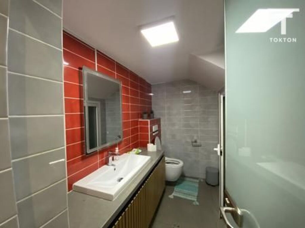 VENDESI, APPARTAMENTO DI LUSSO + PISCINA, GIARDINO BOTANICO, TIRANA